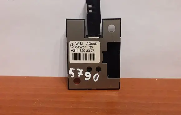 Mercedes-Benz S W221 Aerial antenna amplifier A2118203375 5790