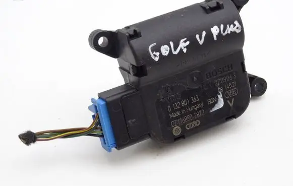 Volkswagen Golf Plus Air flap motor/actuator 0132801363 CZ1168802872