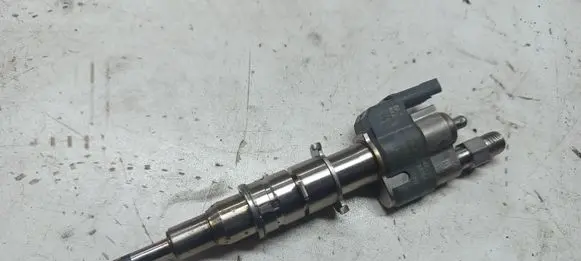 BMW 3 E90 E91 Fuel injector 10181010