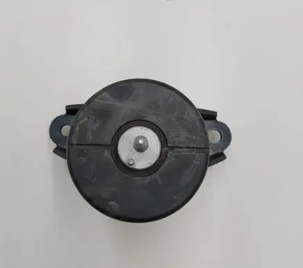 Nissan Leaf II (ZE1) Engine mount bracket