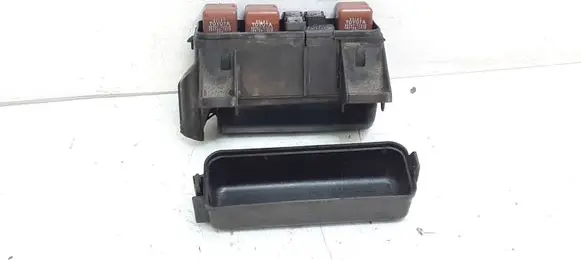 Toyota Avensis Verso Fuse module 9098702016