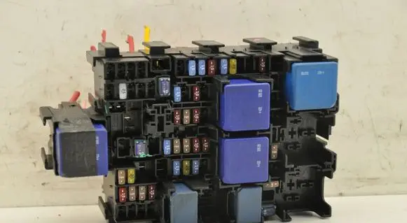 Dacia Sandero III Fuse module 