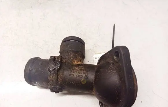 Volkswagen Touran I Engine coolant pipe/hose 03G121121B
