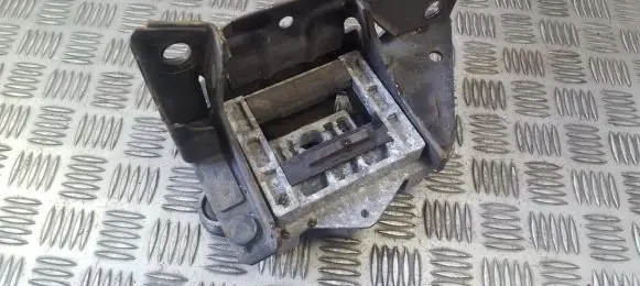 Ford Mondeo Mk III Engine mount bracket 1s717m123be
