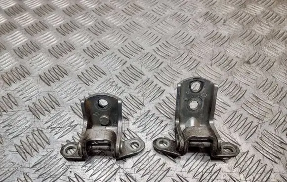 Nissan Note (E11) Rear door hinge set 