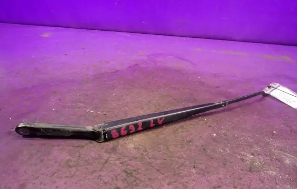 Ford Focus C-MAX Front wiper blade arm XS4117527AB