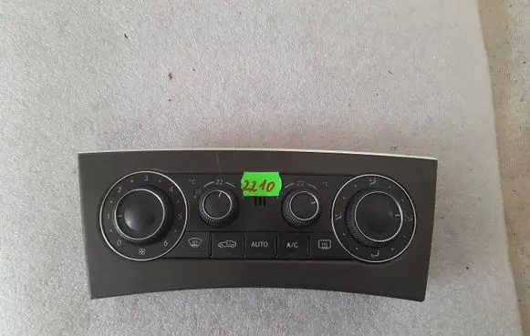 Mercedes-Benz C W203 Climate control unit A2038304085 2038304085