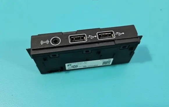 Volkswagen Tiguan USB socket connector 5QF035726 IMPRK1553215