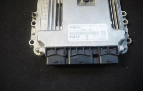 Ford Focus Engine control unit/module 8M5112A650LC