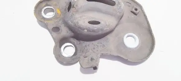 Volvo S60 Engine mounting bracket