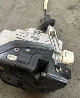 Audi A6 S6 C6 4F Front door lock 4f1837015