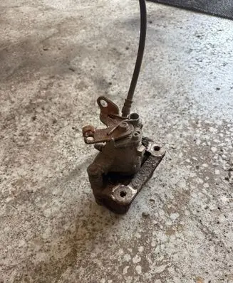 Opel Insignia A Rear brake caliper