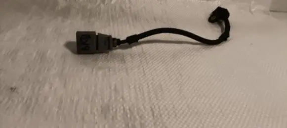 Volkswagen Touran I Camshaft speed sensor 9805940