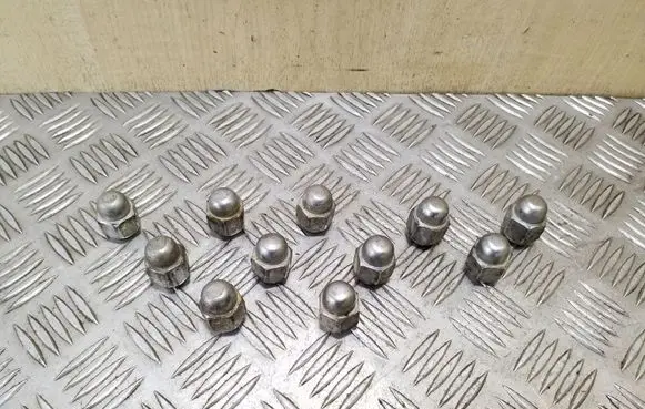 KIA Sorento Nuts/bolts 