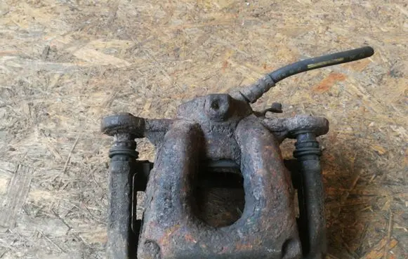 BMW 1 E81 E87 Front brake caliper
