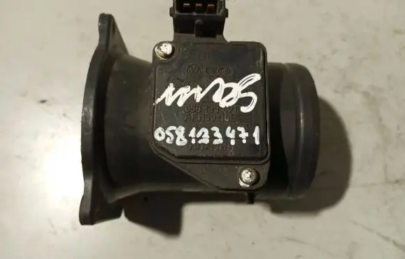 Audi A4 S4 B5 8D Mass air flow meter 058133471 AFH6010B