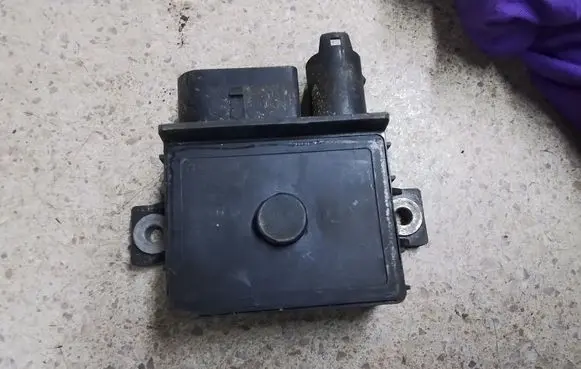 BMW 3 E90 E91 Glow plug pre-heat relay 0522140702 E2110022368
