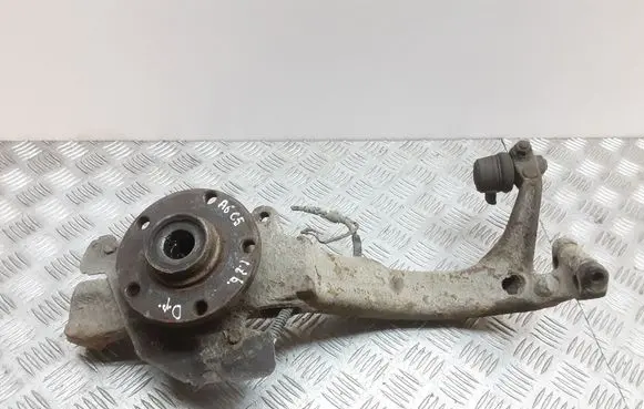 Audi A6 S6 C5 4B Front wheel hub