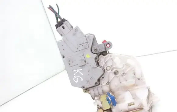 Nissan Primera Rear door lock