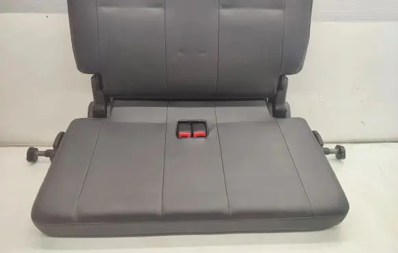 Mitsubishi Pajero Third row seats 
