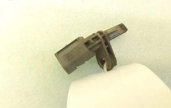 Volkswagen Touareg I ABS brake wheel speed sensor 7L0927808B