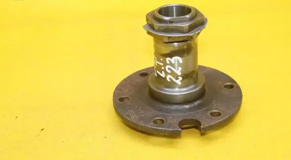 Land Rover Discovery Rear wheel hub 223