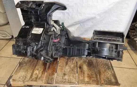Audi A4 S4 B7 8E 8H Interior heater climate box assembly 8E1820005B