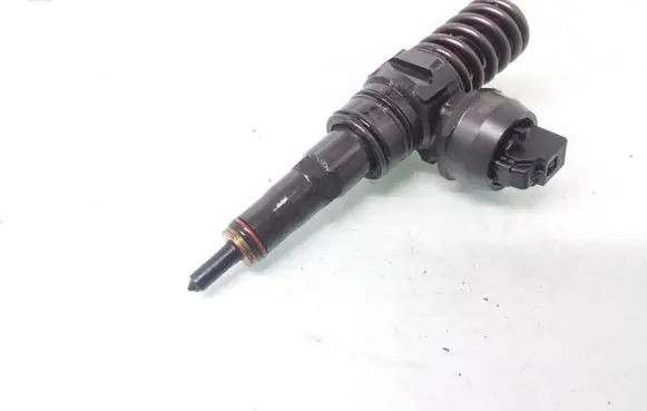 Skoda Octavia Mk2 (1Z) Fuel injector 038130073AG 0414720215