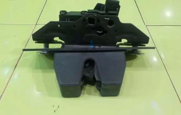 Opel Insignia B Tailgate exterior lock 13509599
