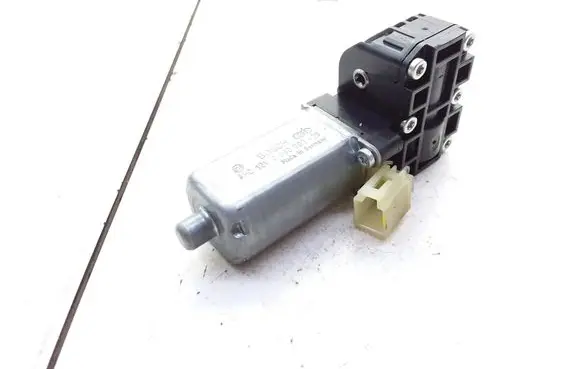 Mercedes-Benz C W205 Steering column adjust motor 0390203428