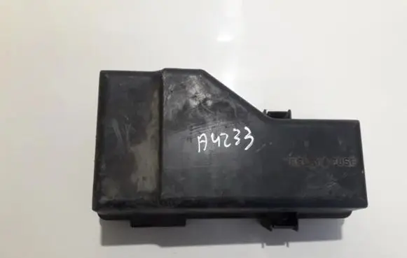 Toyota RAV 4 (XA20) Fuse box cover 8267242100 82672-42100