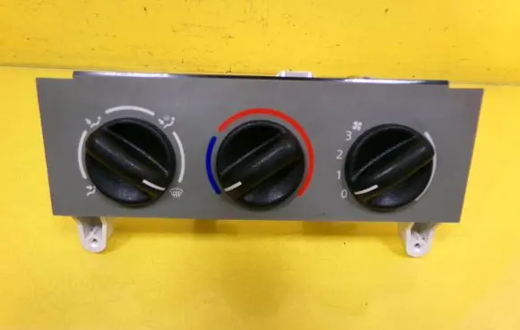 Renault Kangoo I Climate control unit 9070437047