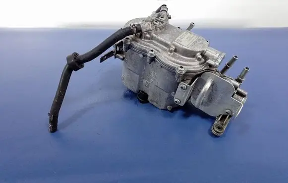 Volkswagen Phaeton Fuel filter housing 3D0127401D
