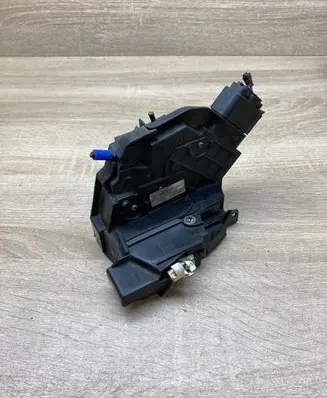 Mazda 5 Front door lock 3N6AA21812MF