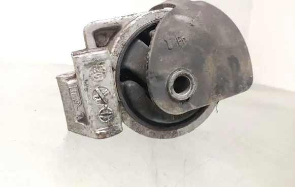 Mitsubishi Space Star Engine mount bracket 3318040