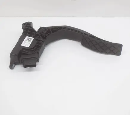 Accelerator throttle pedal