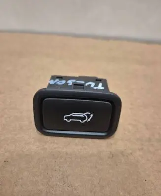 Hyundai Tucson TL Tailgate opening switch 96740D3100