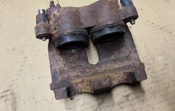 Jeep Grand Cherokee (WJ) Front brake caliper