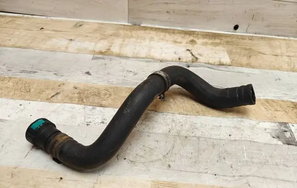 Ford Fiesta Intercooler pipe mounting bracket 
