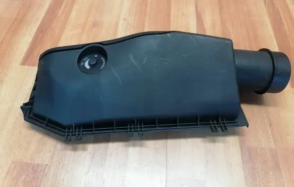 Mercedes-Benz S W220 Air filter box cover 9643701 LP1250 A0000945468