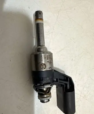 Volkswagen Golf VI Fuel injector 03C906036F