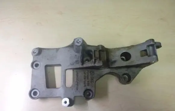 Audi TT TTS Mk2 Engine mounting bracket 06F903143E VD1741