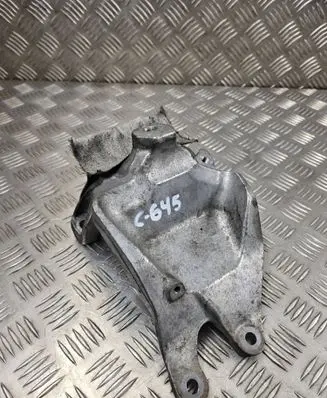 Engine mounting bracket