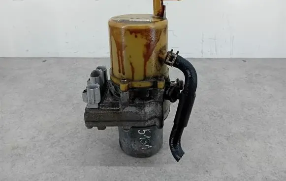 Mazda 5 Power steering pump 