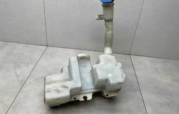 Audi Q3 8U Windshield washer fluid reservoir/tank 8U0955451J