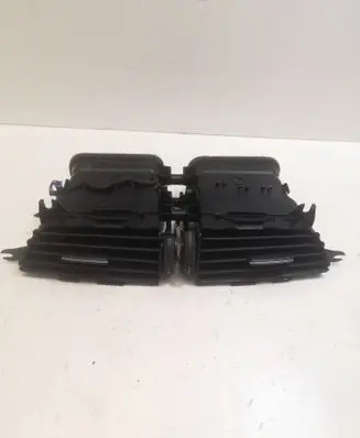 Mercedes-Benz C W204 Dash center air vent grill A2048308454
