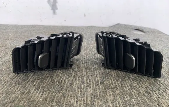 Opel Crossland X Dash center air vent grill
