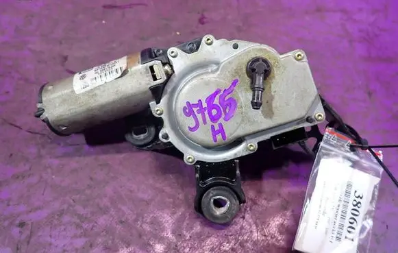Volkswagen Golf IV Rear window wiper motor