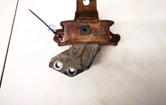 Toyota Yaris Engine mount bracket