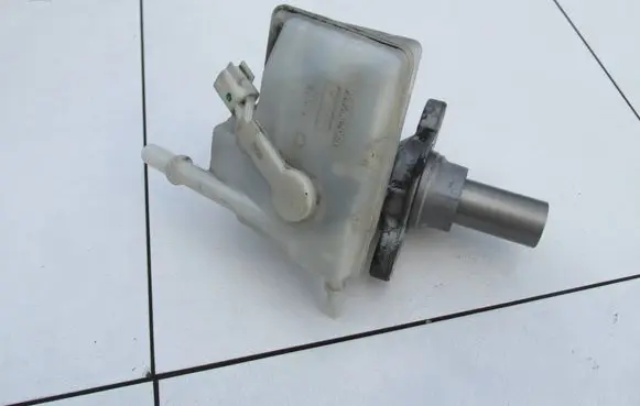Ford Transit Master brake cylinder DV612140G